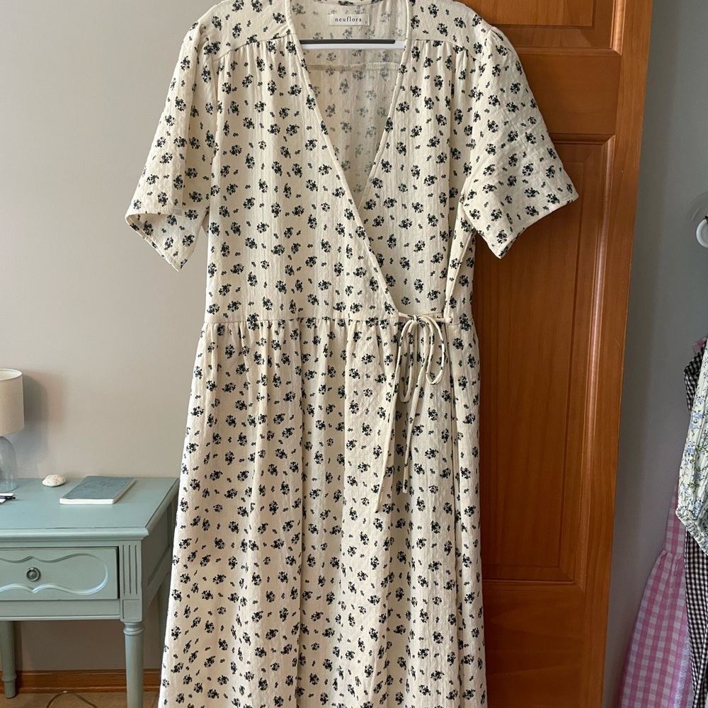 Neuflora Fall River dress in Spring Floral